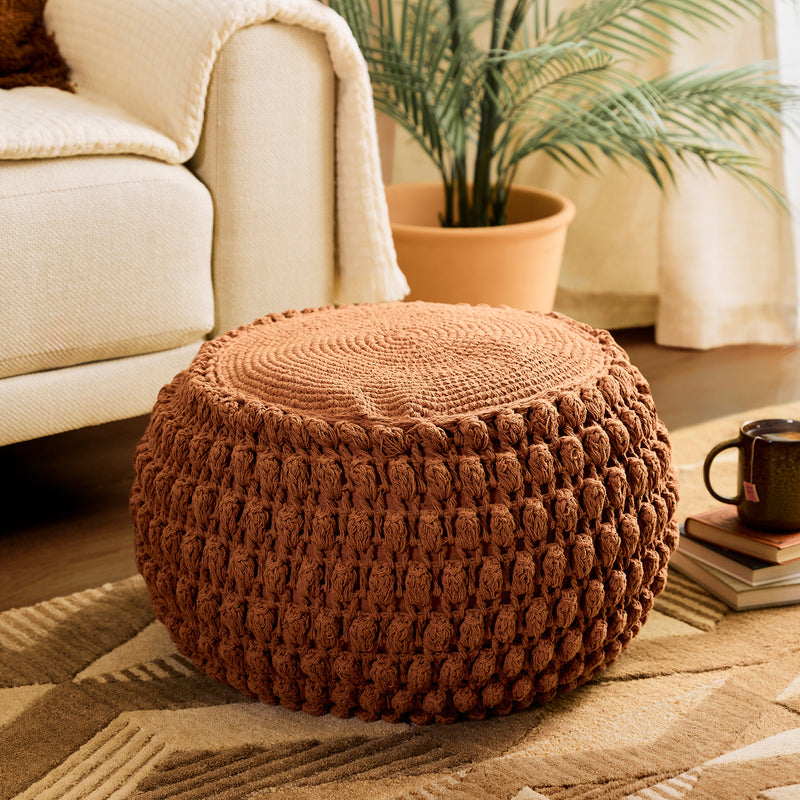 Riva Bobble Häkel-Sitzhocker – Terrakotta