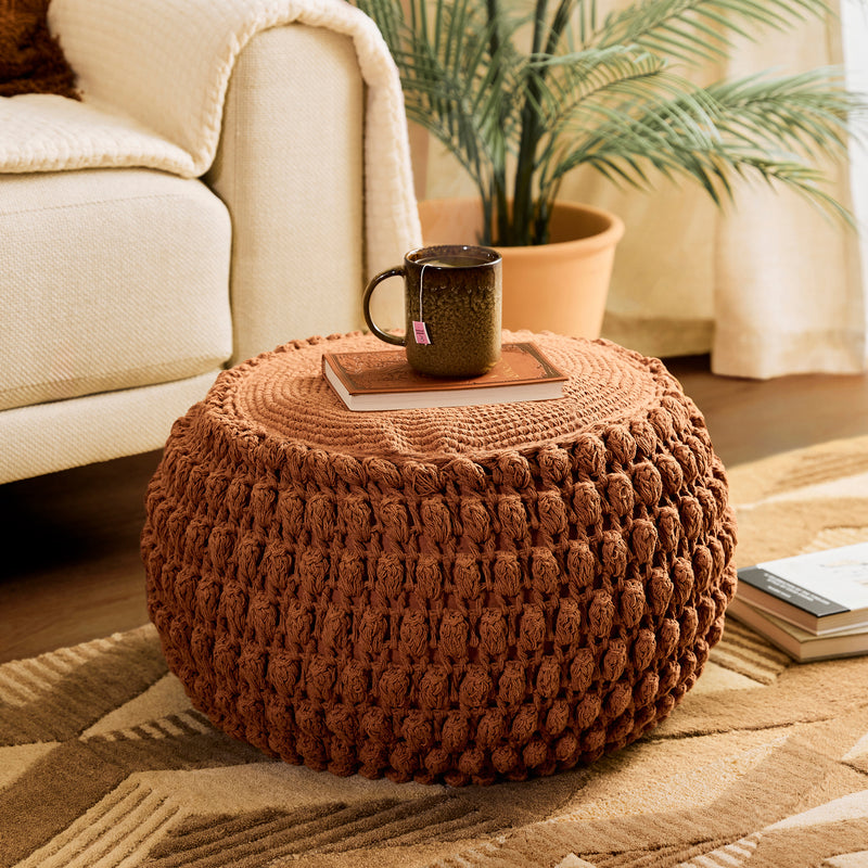 Riva Bobble Häkel-Sitzhocker – Terrakotta