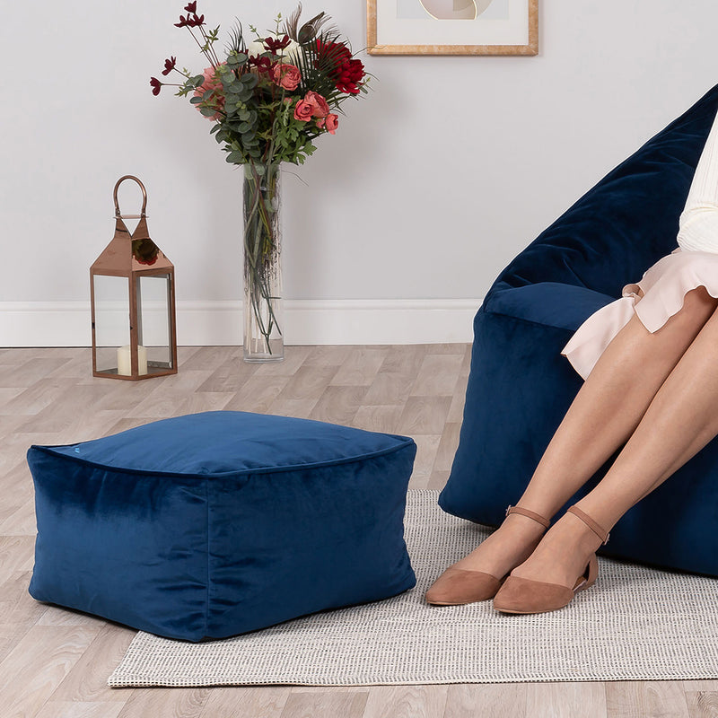 Amara Samt-Sitzhocker – Marineblau